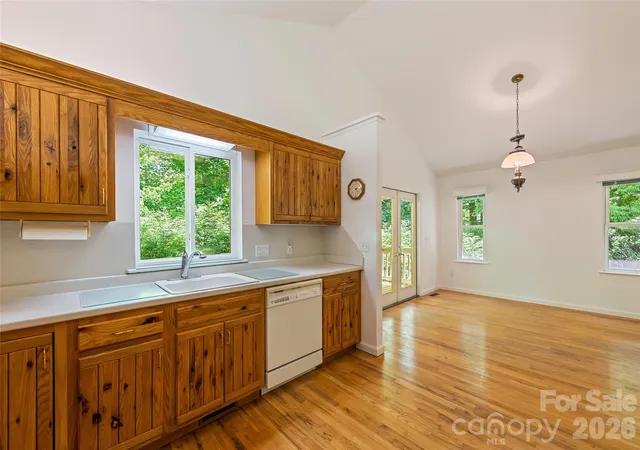 Photo 4 of Single family home for sale at 21 Winterview Trl, Hendersonville, NC 28739 | MLS# 4383420 | Listing updated on 2026-10-02