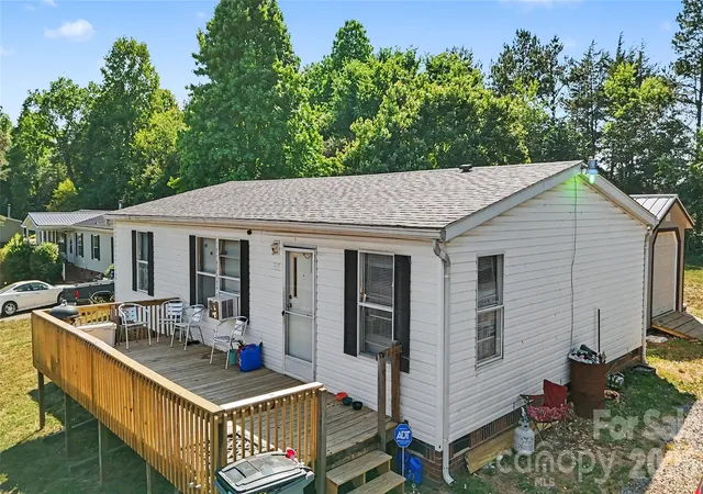 Photo 3 of Single family home for sale at 147 Arlie Loop, Statesville, NC 28677 | MLS# 4383424 | Listing updated on 2026-07-29