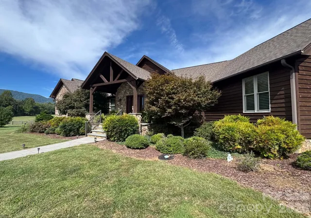 Photo 3 of Single family home for sale at 1083 Union Community Rd, Thurmond, NC 28683 | MLS# 4383434 | Listing updated on 2026-10-02