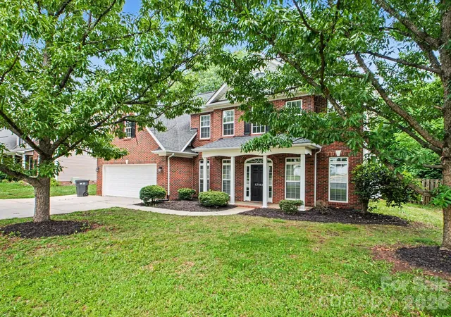 Homes for sale in Charlotte, NC | 12102 Hampton Pl Dr, Charlotte, NC 28269 | MLS# 4383452