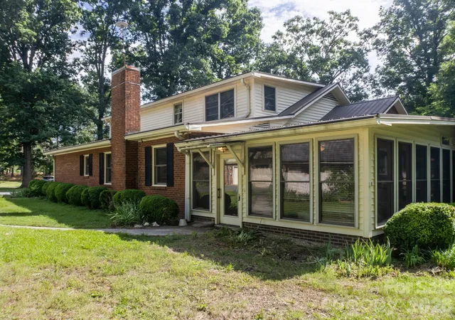 Photo 4 of Single family home for sale at 3250 Mount Pleasant Rd S, Concord, NC 28025 | MLS# 4383508 | Listing updated on 2026-09-07