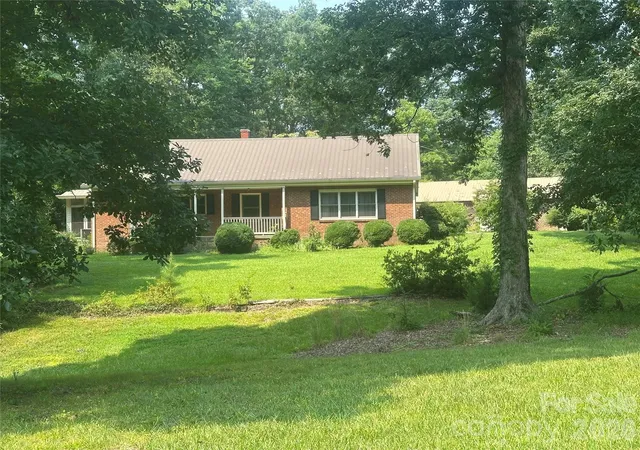 Photo 3 of Single family home for sale at 3250 Mount Pleasant Rd S, Concord, NC 28025 | MLS# 4383508 | Listing updated on 2026-09-07