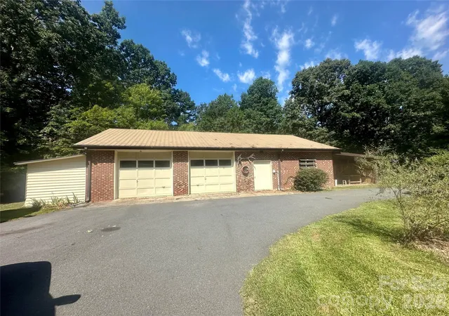 Photo 3 of Single family home for sale at 3250 Mount Pleasant Rd S, Concord, NC 28025 | MLS# 4383508 | Listing updated on 2026-09-07