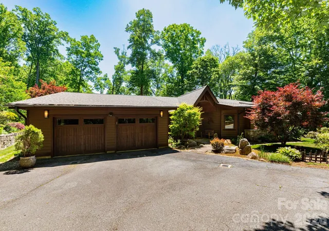 Photo 3 of Single family home for sale at 29 Gardner Dr, Asheville, NC 28803 | MLS# 4383535 | Listing updated on 2026-10-11