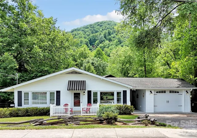 Photo 1 of Single family home for sale at 221 Moody Farm Rd, Maggie Valley, NC 28751 | MLS# 4383537 | Listing updated on 2026-08-28