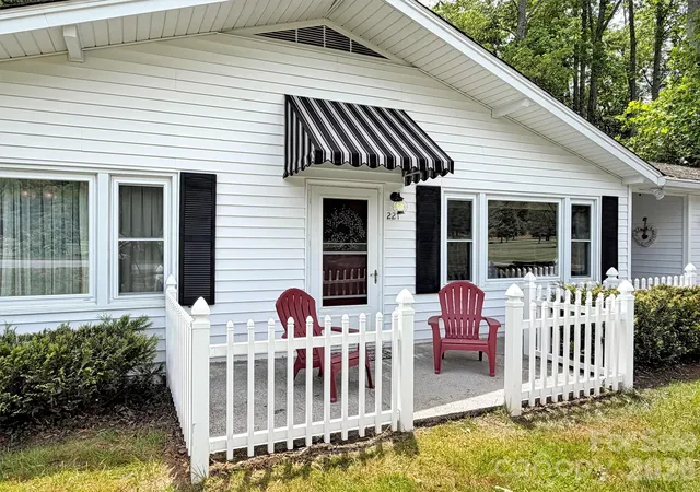 Photo 4 of Single family home for sale at 221 Moody Farm Rd, Maggie Valley, NC 28751 | MLS# 4383537 | Listing updated on 2026-08-28