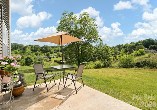 Photo 3 of Single family home for sale at 129 Valleywood Dr, Waynesville, NC 28786 | MLS# 4383589 | Listing updated on 2026-06-24