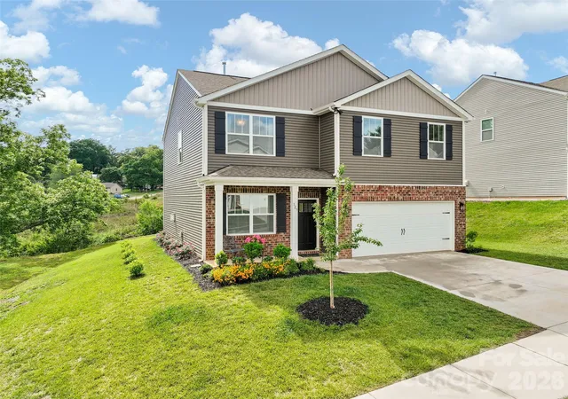 Photo 4 of Single family home for sale at 129 Valleywood Dr, Waynesville, NC 28786 | MLS# 4383589 | Listing updated on 2026-06-24