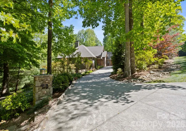 Photo 48 of Single family home for sale at 20 Fernridge Ct, Flat Rock, NC 28731 | MLS# 4383605 | Listing updated on 2026-10-14