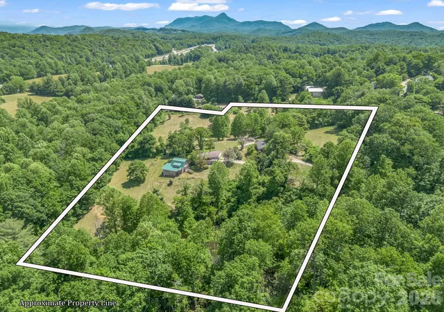Photo 1 of Single family home for sale at 255 & 257 Crescent St, Saluda, NC 28773 | MLS# 4383610 | Listing updated on 2026-09-29