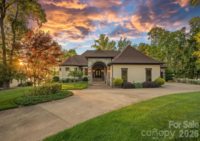 Photo 1 of Single family home for sale at 170 Fawn Ln, Mooresville, NC 28117 | MLS# 4383666 | Listing updated on 2026-08-23