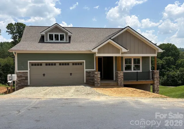 Homes for sale in Hendersonville, NC | 148 Triple Fairways Dr, Hendersonville, NC 28739 | MLS# 4383707