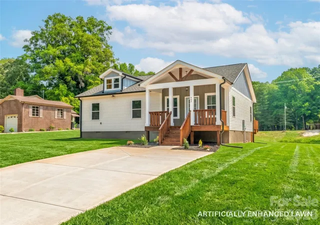Homes for sale in Cherryville, NC | 402 Pine Grove Ave, Cherryville, NC 28021 | MLS# 4383733