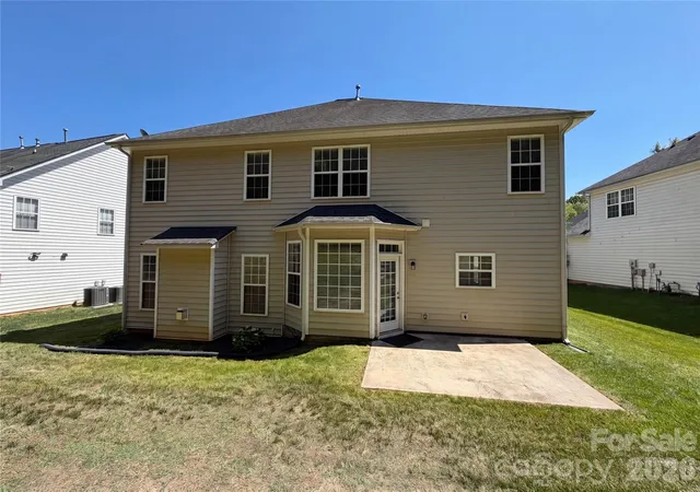 Photo 4 of Single family home for sale at 10050 Montrose Dr NW, Charlotte, NC 28269 | MLS# 4383800 | Listing updated on 2026-08-27