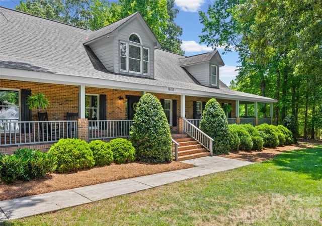 Homes for sale in Charlotte, NC | 16105 Langston Dr, Charlotte, NC 28278 | MLS# 4383819