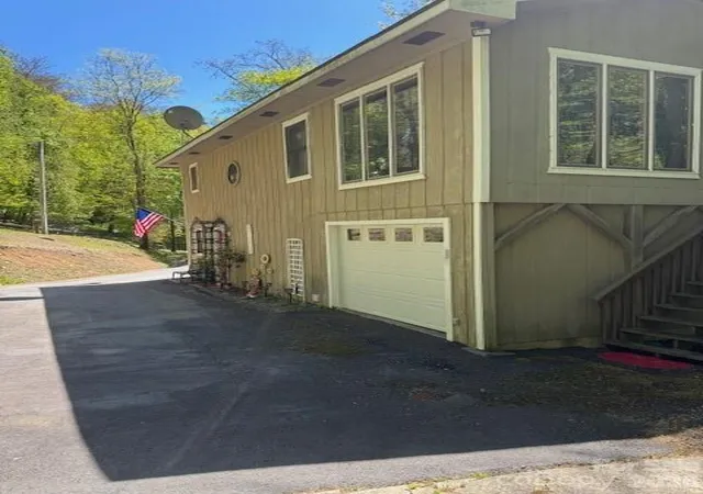 Photo 3 of Single family home for sale at 918 Plott Balsam Rd, Maggie Valley, NC 28751 | MLS# 4383857 | Listing updated on 2026-09-03