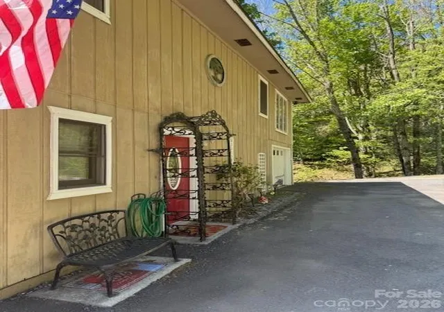 Photo 5 of Single family home for sale at 918 Plott Balsam Rd, Maggie Valley, NC 28751 | MLS# 4383857 | Listing updated on 2026-09-03