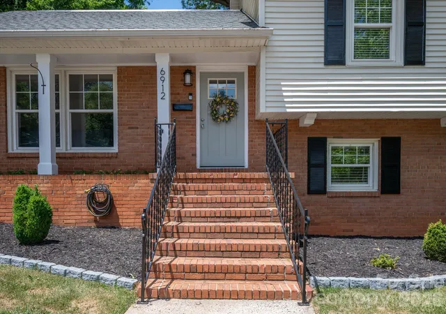 3rd image of 6912 Woodstock Dr, Charlotte, NC 28210 | MLS# 4383867