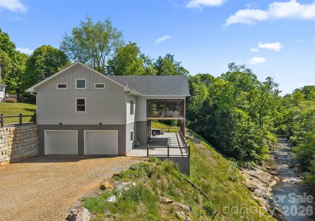 Photo 3 of Single family home for sale at 123 Israel Rd, Candler, NC 28715 | MLS# 4383892 | Listing updated on 2026-09-19
