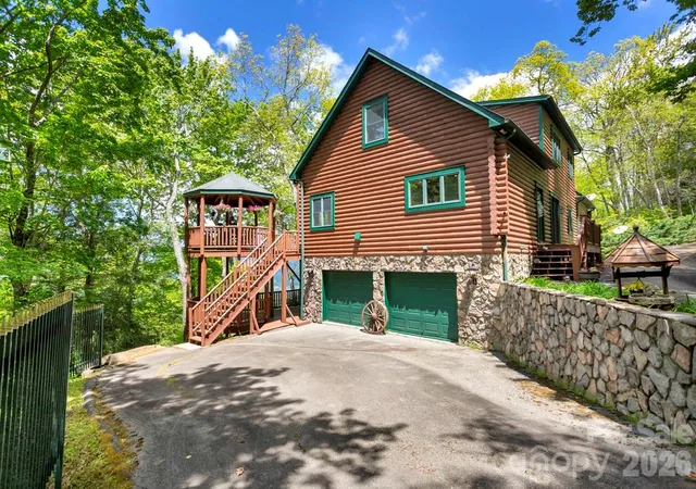 Photo 3 of Single family home for sale at 35 Falcon Crst Loop, Maggie Valley, NC 28751 | MLS# 4383924 | Listing updated on 2026-08-26