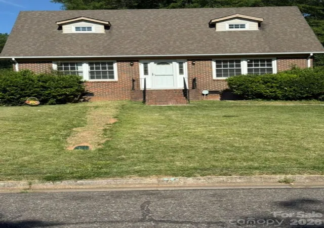 Photo 1 of Single family home for sale at 917 Canterbury Ct, Gastonia, NC 28052 | MLS# 4383928 | Listing updated on 2026-09-21