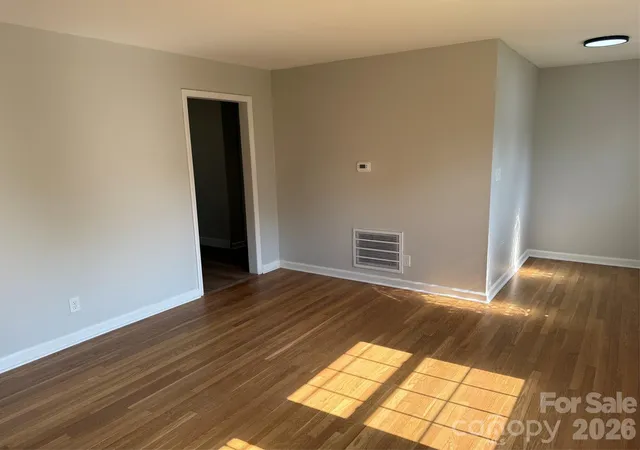 Photo 3 of Single family home for sale at 917 Canterbury Ct, Gastonia, NC 28052 | MLS# 4383928 | Listing updated on 2026-09-21