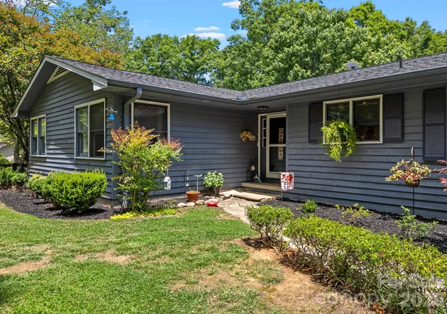 Photo 3 of Single family home for sale at 707 Dogwood Trl, Tryon, NC 28782 | MLS# 4383954 | Listing updated on 2026-06-01