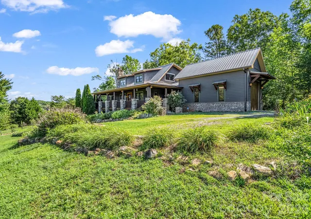 3rd image of 301 Peaks Dr, Lake Lure, NC 28746 | MLS# 4383996