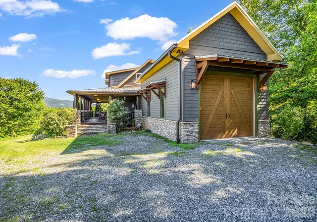 4th image of 301 Peaks Dr, Lake Lure, NC 28746 | MLS# 4383996