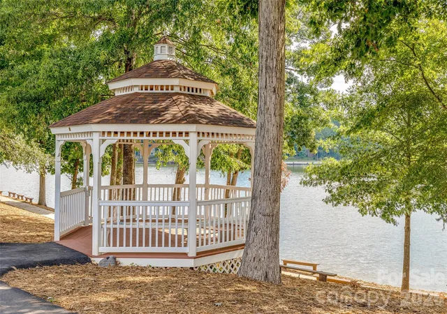 Photo 3 of Single family home for sale at 1039 Hunters Run Dr, Fort Mill, SC 29708 | MLS# 4384009 | Listing updated on 2026-07-12