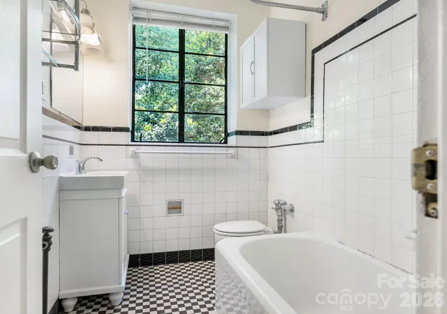 2nd image of 1121 Myrtle Ave, Charlotte, NC 28203
