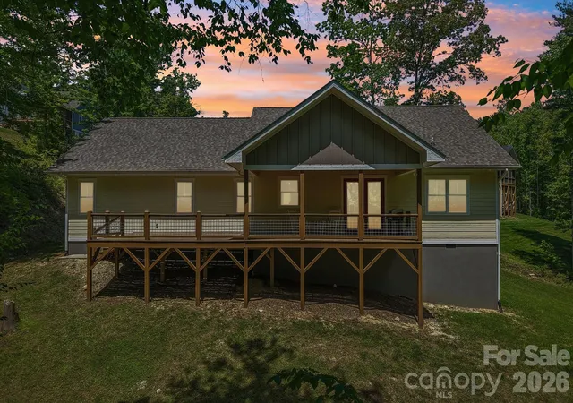 Photo 3 of Single family home for sale at 318 Cider Hl Ln, Hendersonville, NC 28792 | MLS# 4384067 | Listing updated on 2026-08-23
