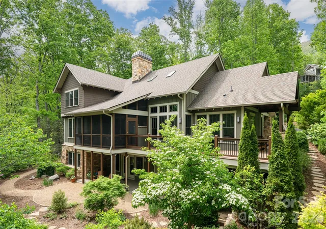 Photo 1 of Single family home for sale at 20 Higdon Ln, Fairview, NC 28730 | MLS# 4384089 | Listing updated on 2026-09-30