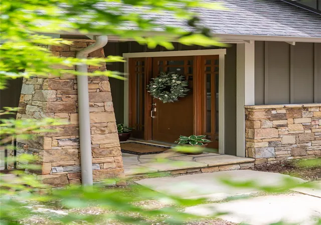 Photo 2 of Single family home for sale at 20 Higdon Ln, Fairview, NC 28730 | MLS# 4384089 | Listing updated on 2026-09-30