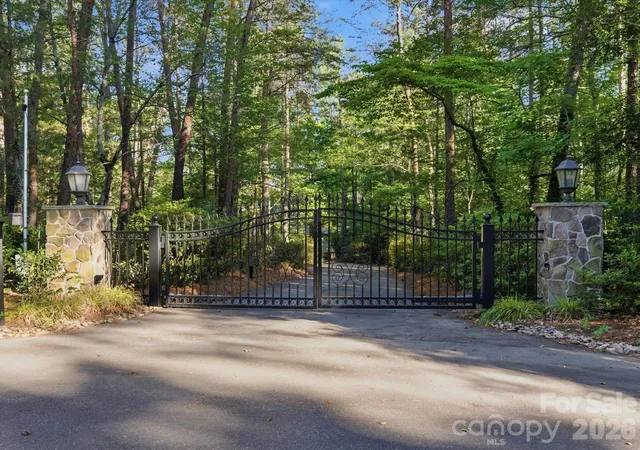 Photo 4 of Single family home for sale at 115 Forest Cliff Ct NE, Concord, NC 28025 | MLS# 4384120 | Listing updated on 2026-09-19