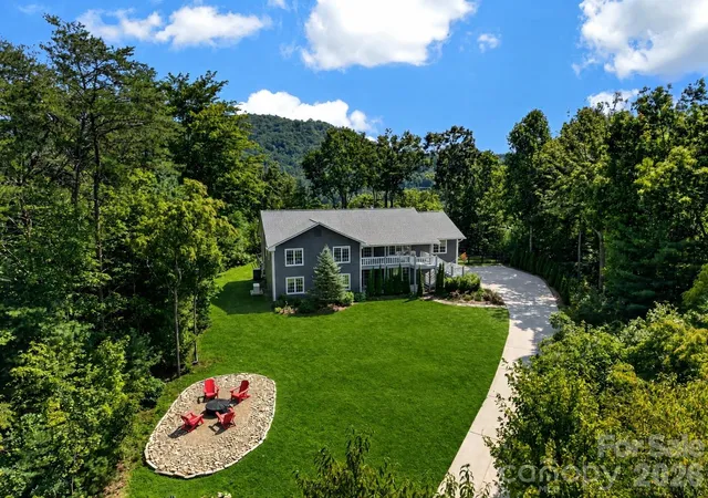 Photo 1 of Single family home for sale at 152 Skyview Cir, Asheville, NC 28804 | MLS# 4384126 | Listing updated on 2026-09-21