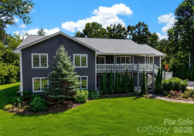 Photo 2 of Single family home for sale at 152 Skyview Cir, Asheville, NC 28804 | MLS# 4384126 | Listing updated on 2026-09-21