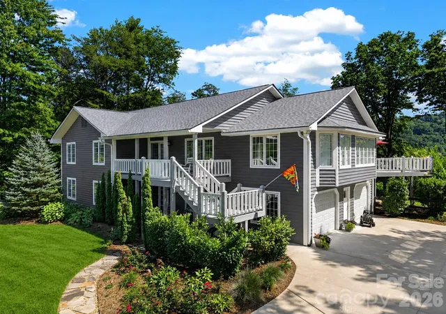 Photo 3 of Single family home for sale at 152 Skyview Cir, Asheville, NC 28804 | MLS# 4384126 | Listing updated on 2026-09-21