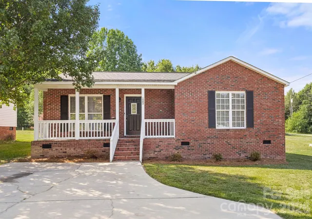 Homes for sale in Cherryville, NC | 1502 E Main St, Cherryville, NC 28021 | MLS# 4384202