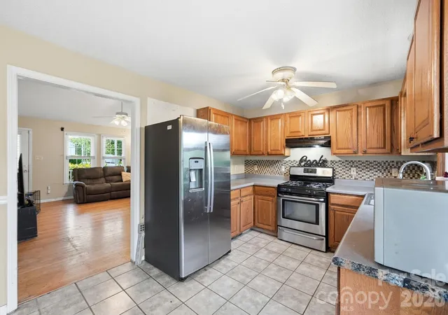 Photo 2 of Single family home for sale at 1114 Lakeview St, Kannapolis, NC 28083 | MLS# 4384208 | Listing updated on 2026-07-28