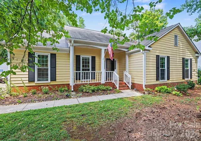 Homes for sale in Charlotte, NC | 4300 Saxonbury Wy, Charlotte, NC 28269 | MLS# 4384214