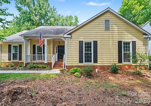 Homes for sale in Charlotte, NC | 4300 Saxonbury Wy, Charlotte, NC 28269 | MLS# 4384214