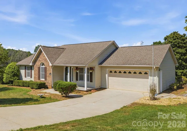 Photo 2 of Single family home for sale at 3842 Serenity Dr, Hickory, NC 28602 | MLS# 4384261 | Listing updated on 2026-09-19