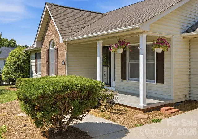 Photo 3 of Single family home for sale at 3842 Serenity Dr, Hickory, NC 28602 | MLS# 4384261 | Listing updated on 2026-09-19