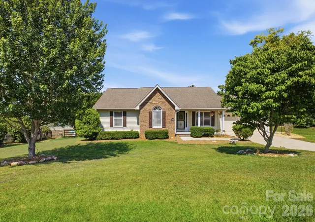 Photo 3 of Single family home for sale at 3842 Serenity Dr, Hickory, NC 28602 | MLS# 4384261 | Listing updated on 2026-09-19