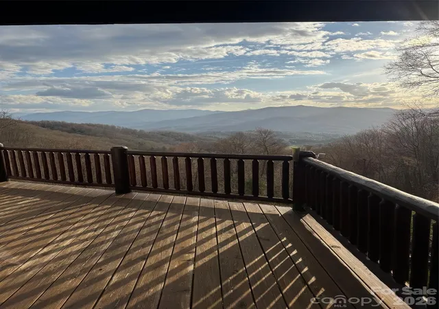 Photo 3 of Single family home for sale at 686 Hyacinth Dr, Clyde, NC 28721 | MLS# 4384299 | Listing updated on 2026-09-19