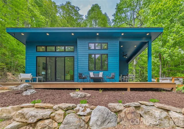Homes for sale in Hendersonville, NC | 808 Mountain Cove Rd, Hendersonville, NC 28792 | MLS# 4384328