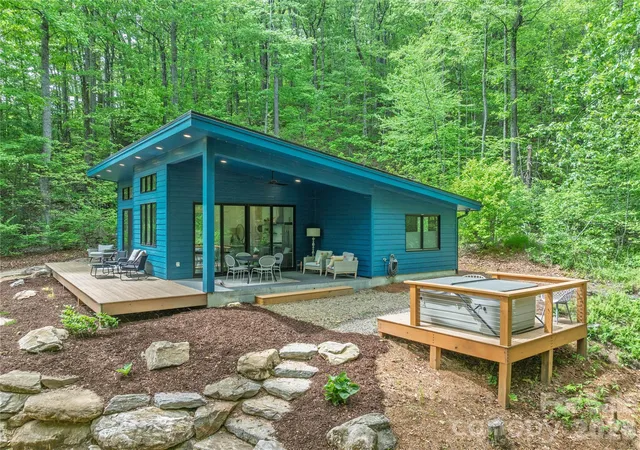 Homes for sale in Hendersonville, NC | 808 Mountain Cove Rd, Hendersonville, NC 28792 | MLS# 4384328