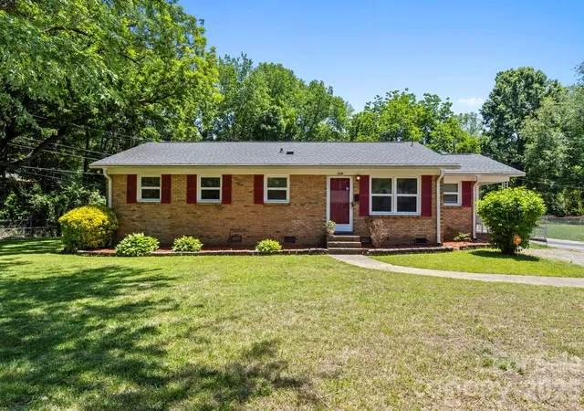 2nd image of 3326 Dunaire Dr, Charlotte, NC 28205 | MLS# 4384451