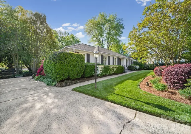 3rd image of 13539 Four Oaks Ln, Matthews, NC 28105 | MLS# 4384474